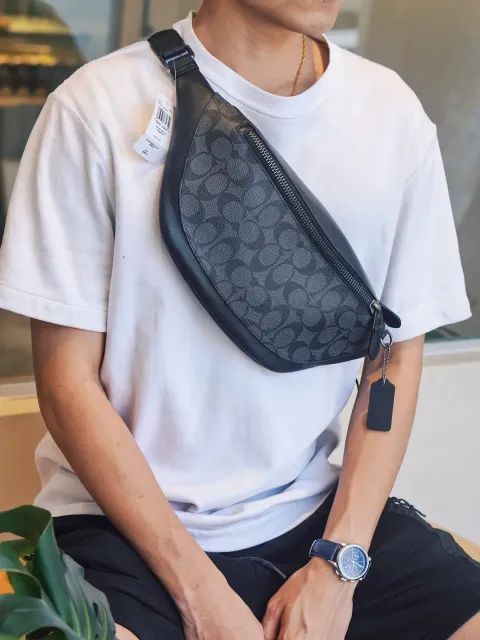 JuzBeauty_JuzBeautyMalaysia_JuzPretty_Authentic_Kbeauty_Malaysia_Skin_Care_Cosmetics_Jbeauty_Health_Care_korean_streetwear_US_Luxury_COACH CV926 Warren Belt Bag In Signature Canvas Black 男款胸包4