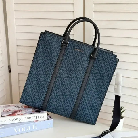 JuzBeauty_JuzBeautyMalaysia_JuzPretty_Authentic_Kbeauty_Malaysia_Skin_Care_Cosmetics_Jbeauty_Health_Care_korean_streetwear_US_Luxury_MICHAEL KORS Signature Coated Canvas And Leather Cooper Tote In Blue Black 男款托特包6
