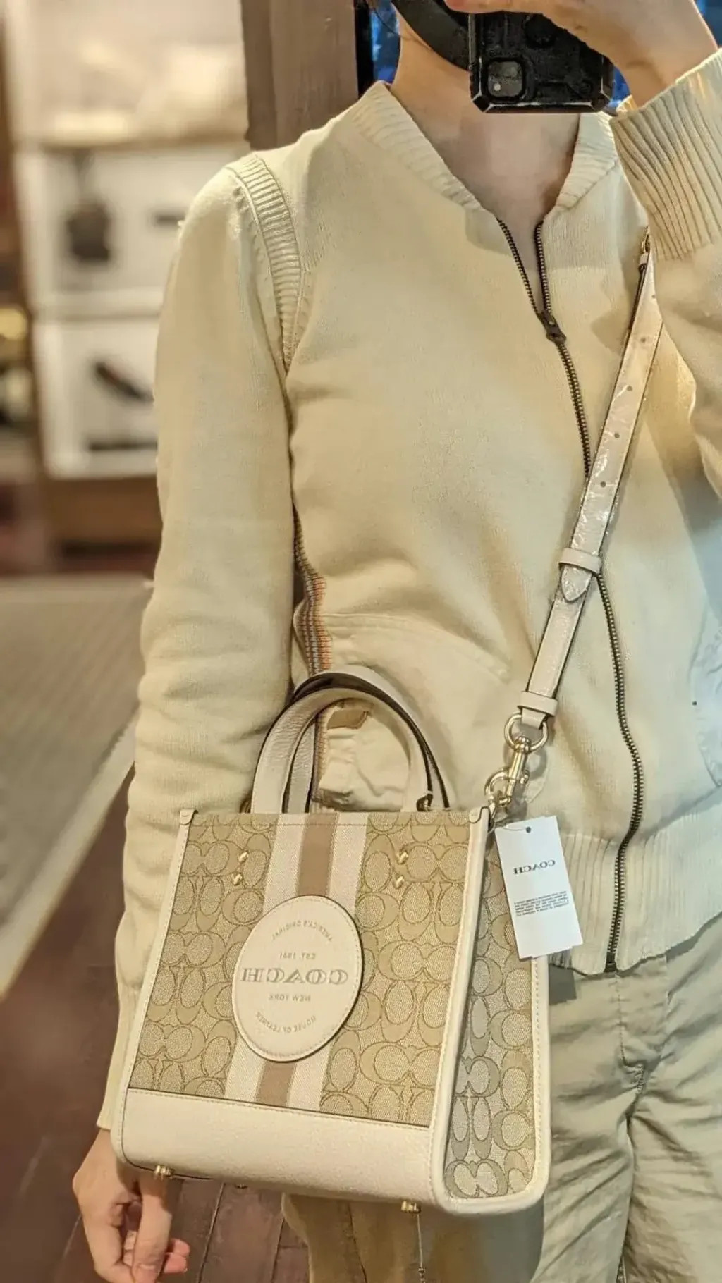 JuzBeauty_JuzBeautyMalaysia_JuzPretty_Authentic_Kbeauty_Malaysia_Skin_Care_Cosmetics_Jbeauty_Health_Care_korean_streetwear_US_Luxury_COACH C8417 CQ878 Dempsey Tote 22 In Signature Jacquard With Stripe And Coach Patch 托特包9