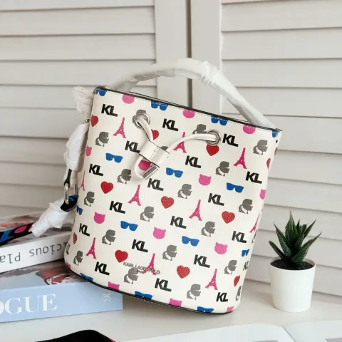 xJuzBeauty_JuzBeautyMalaysia_JuzPretty_Authentic_Kbeauty_Malaysia_Skin_Care_Cosmetics_Jbeauty_Health_Care_korean_streetwear_US_Luxury_KARL LAGERFELD LH1E46AQ Paris Maybelle Bucket Bag 水桶包4