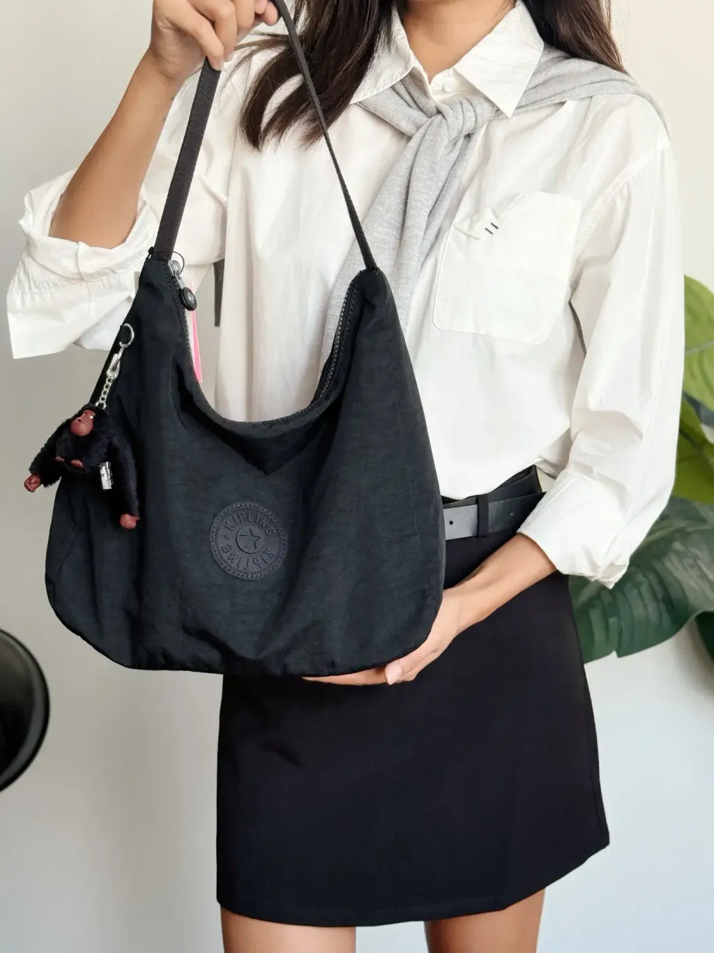 JuzBeauty_JuzBeautyMalaysia_JuzPretty_Authentic_Kbeauty_Malaysia_Skin_Care_Cosmetics_Jbeauty_Health_Care_korean_streetwear_US_Luxury_KIPLING KI1756 Isidora Hobo Shoulder Bag In Black 月牙包4