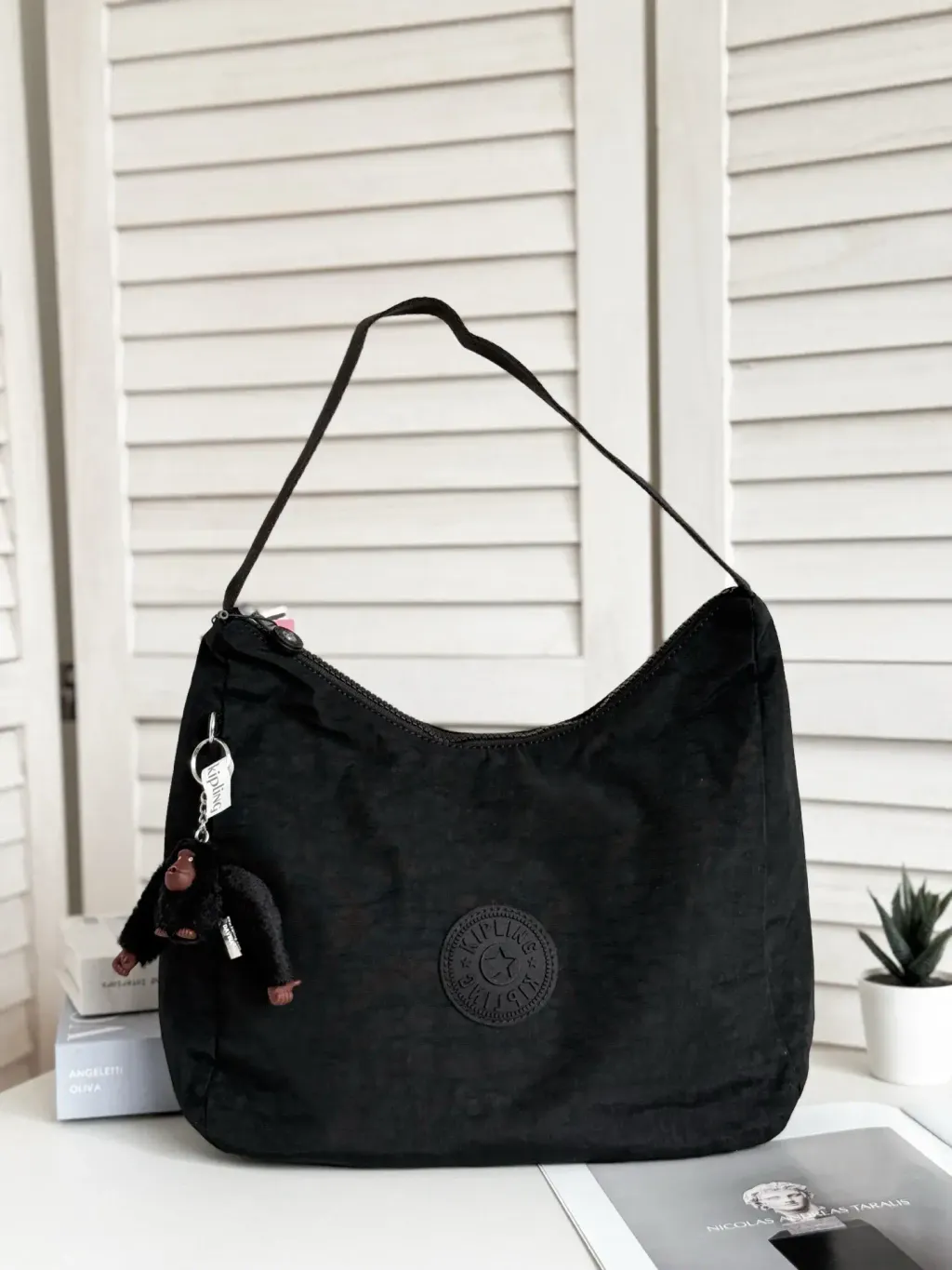 JuzBeauty_JuzBeautyMalaysia_JuzPretty_Authentic_Kbeauty_Malaysia_Skin_Care_Cosmetics_Jbeauty_Health_Care_korean_streetwear_US_Luxury_KIPLING KI1756 Isidora Hobo Shoulder Bag In Black 月牙包1