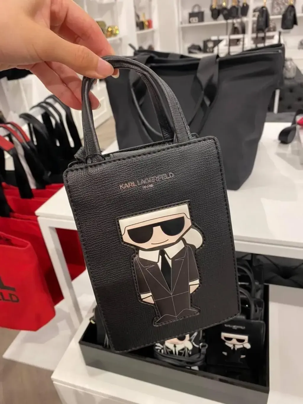 JuzBeauty_JuzBeautyMalaysia_JuzPretty_Authentic_Kbeauty_Malaysia_Skin_Care_Cosmetics_Jbeauty_Health_Care_korean_streetwear_US_Luxury_KARL LAGERFELD LH0EU1BK Paris Maybelle Phone Crossbody Bag In Black 琴谱包 6