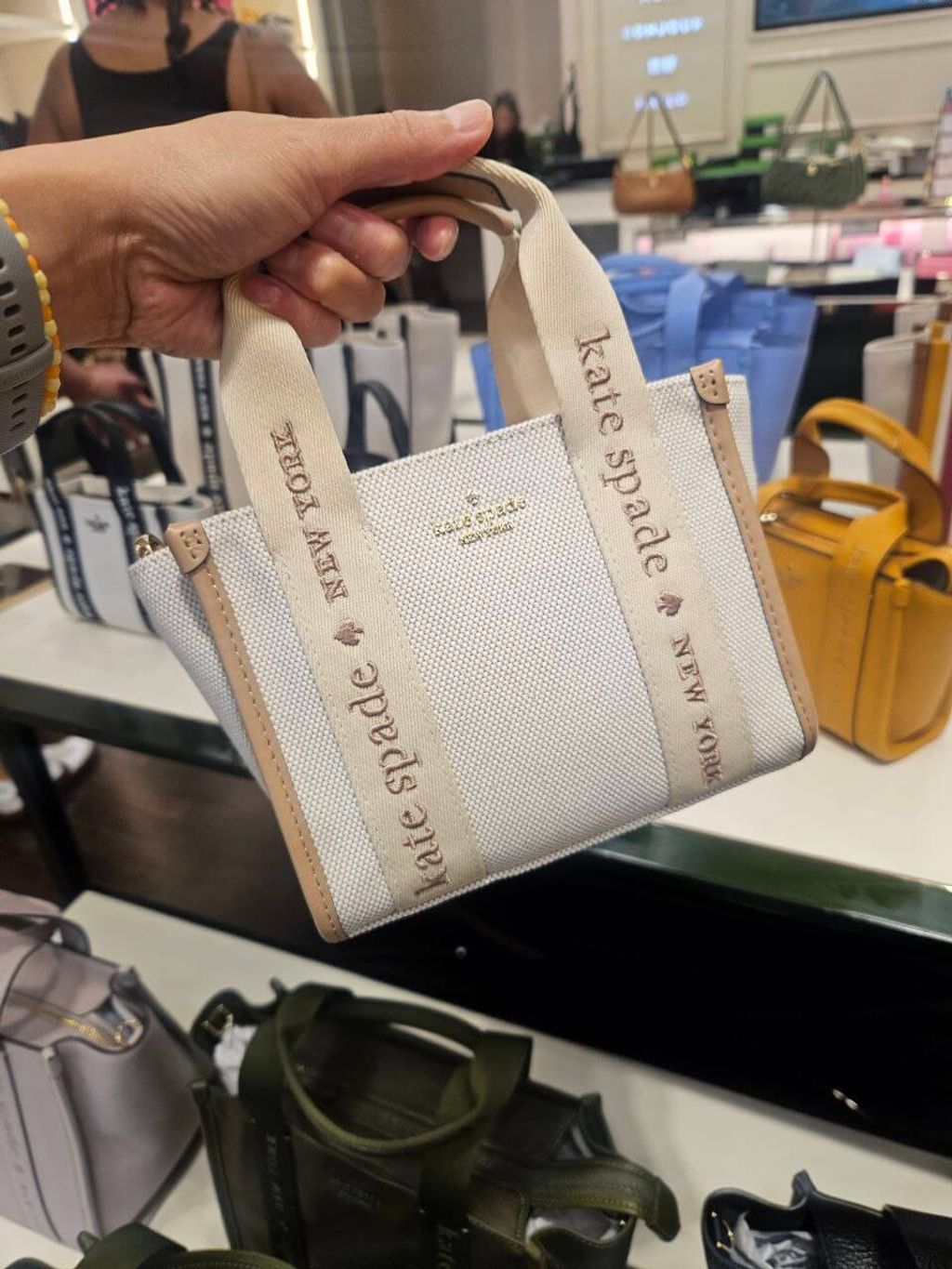 JuzBeauty_JuzBeautyMalaysia_JuzPretty_Authentic_Kbeauty_Malaysia_Skin_Care_Cosmetics_Jbeauty_Health_Care_korean_streetwear_US_Luxury_KATE SPADE KL062 Kip Canvas Mini Tote In Light Fawn 托特包9