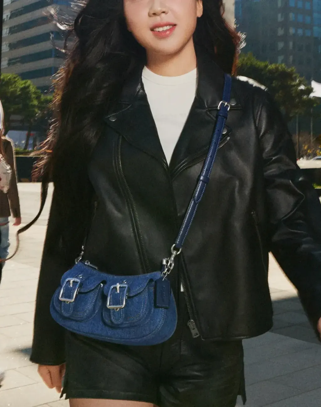 JuzBeauty_JuzBeautyMalaysia_JuzPretty_Authentic_Kbeauty_Malaysia_Skin_Care_Cosmetics_Jbeauty_Health_Care_korean_streetwear_US_Luxury_COACH CAK44 Ashton Bag In Denim 法棍包11