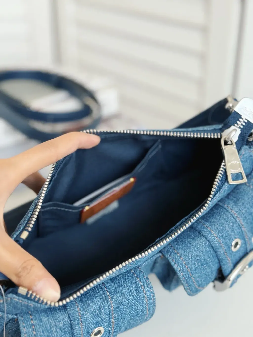 JuzBeauty_JuzBeautyMalaysia_JuzPretty_Authentic_Kbeauty_Malaysia_Skin_Care_Cosmetics_Jbeauty_Health_Care_korean_streetwear_US_Luxury_COACH CAK44 Ashton Bag In Denim 法棍包8