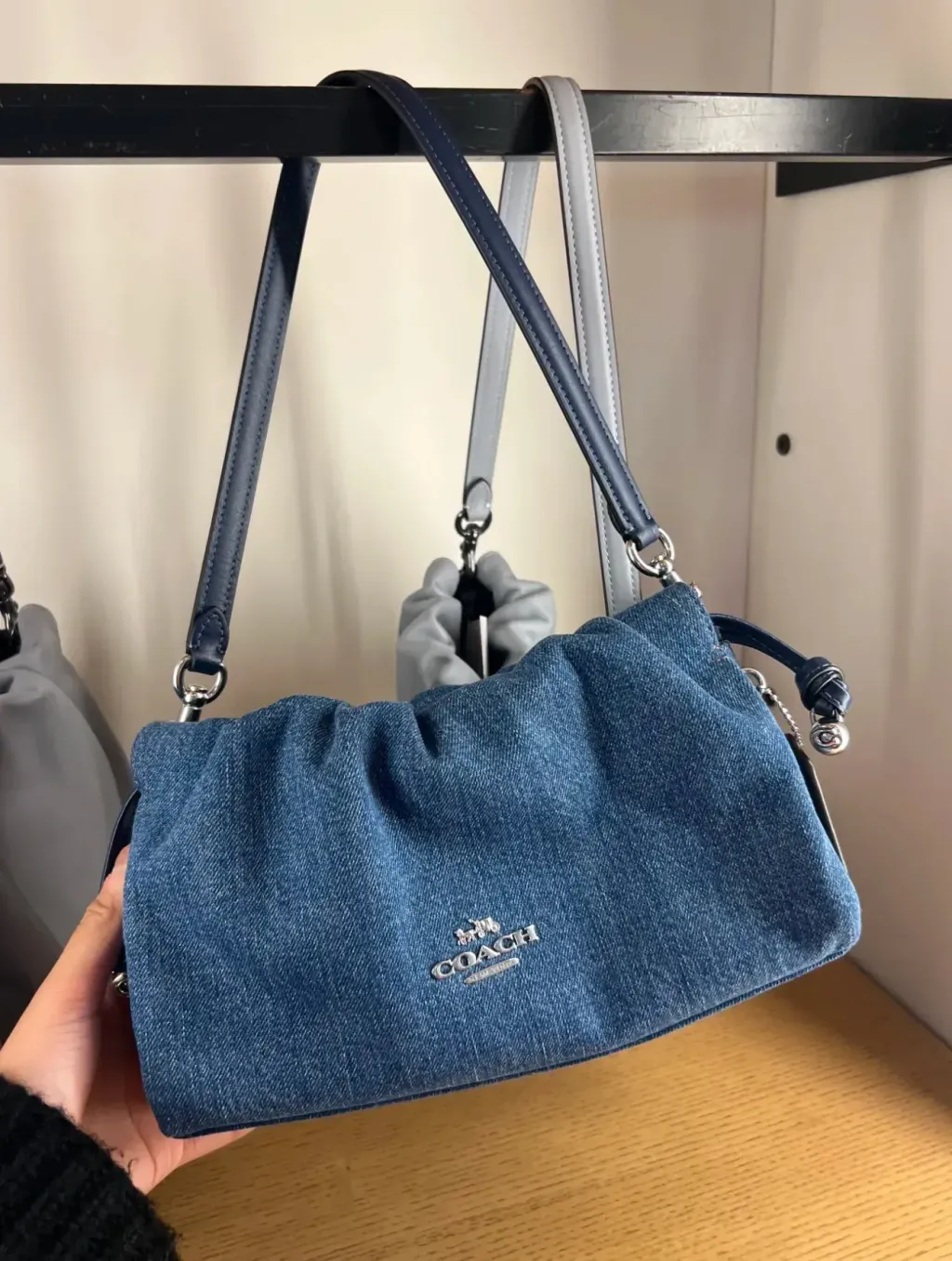 JuzBeauty_JuzBeautyMalaysia_JuzPretty_Authentic_Kbeauty_Malaysia_Skin_Care_Cosmetics_Jbeauty_Health_Care_korean_streetwear_US_Luxury_COACH CAK37 Faye Shoulder Bag In Denim 云朵包7