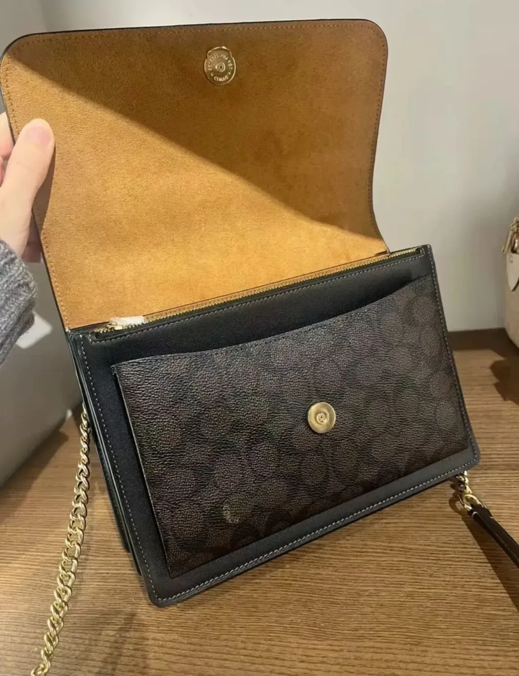 JuzBeauty_JuzBeautyMalaysia_JuzPretty_Authentic_Kbeauty_Malaysia_Skin_Care_Cosmetics_Jbeauty_Health_Care_korean_streetwear_US_Luxury_COACH CY687 Klare Top Handle Bag In Signature Canvas In Walnut Black 风琴包9