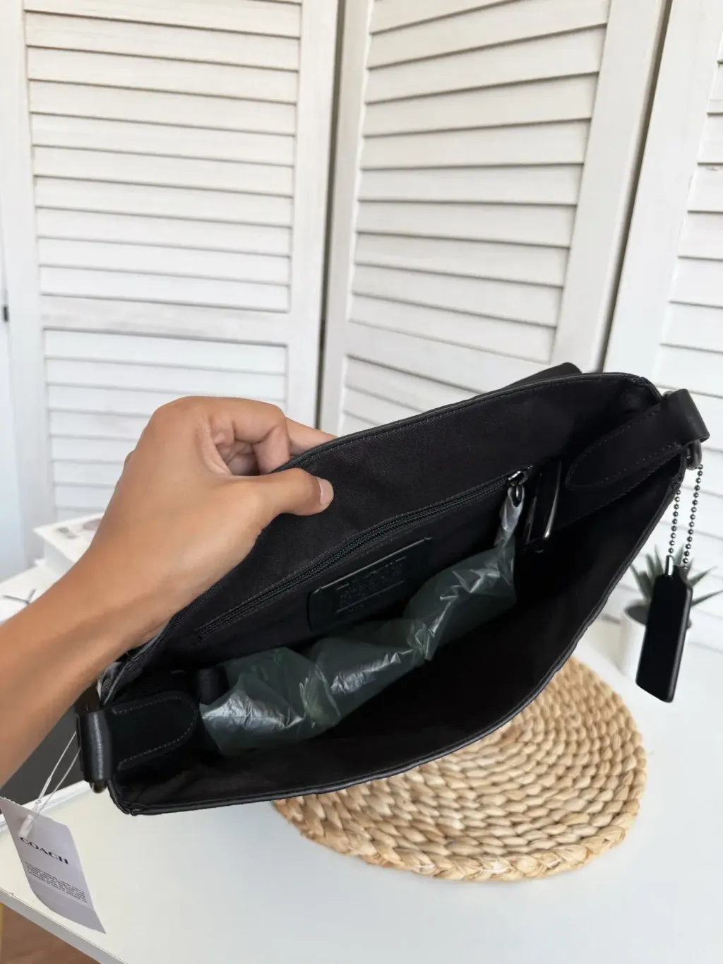 JuzBeauty_JuzBeautyMalaysia_JuzPretty_Authentic_Kbeauty_Malaysia_Skin_Care_Cosmetics_Jbeauty_Health_Care_korean_streetwear_US_Luxury_COACH 4006 Houston Map Bag In Signature Leather Qb:Black 男款斜挎包2