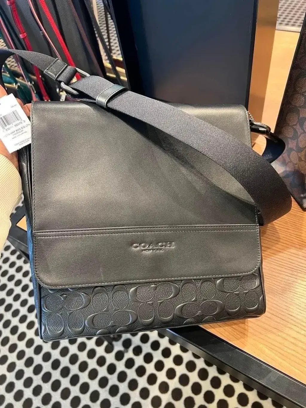JuzBeauty_JuzBeautyMalaysia_JuzPretty_Authentic_Kbeauty_Malaysia_Skin_Care_Cosmetics_Jbeauty_Health_Care_korean_streetwear_US_Luxury_COACH 4006 Houston Map Bag In Signature Leather Qb:Black 男款斜挎包7