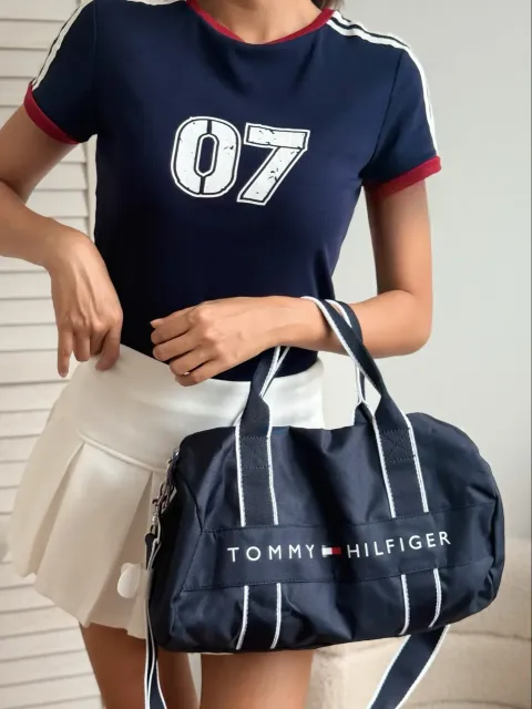 JuzBeauty_JuzBeautyMalaysia_JuzPretty_Authentic_Kbeauty_Malaysia_Skin_Care_Cosmetics_Jbeauty_Health_Care_korean_streetwear_US_Luxury_TOMMY HILFIGER DH98317307 Duffle Gym:travel Bag In Navy 旅行包4