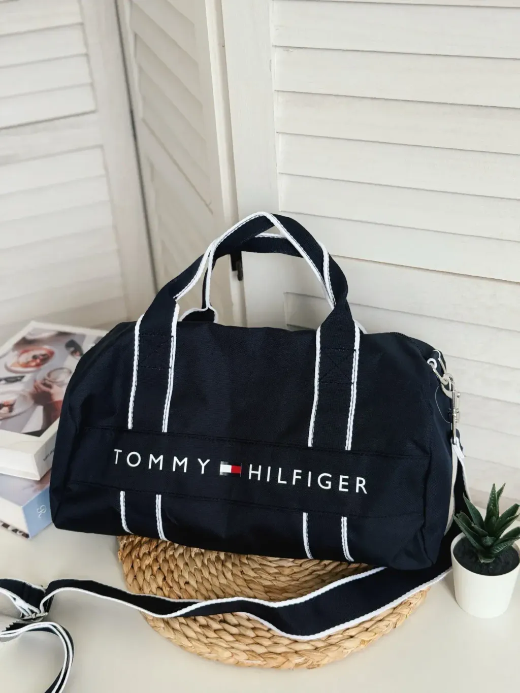 JuzBeauty_JuzBeautyMalaysia_JuzPretty_Authentic_Kbeauty_Malaysia_Skin_Care_Cosmetics_Jbeauty_Health_Care_korean_streetwear_US_Luxury_TOMMY HILFIGER DH98317307 Duffle Gym:travel Bag In Navy 旅行包6