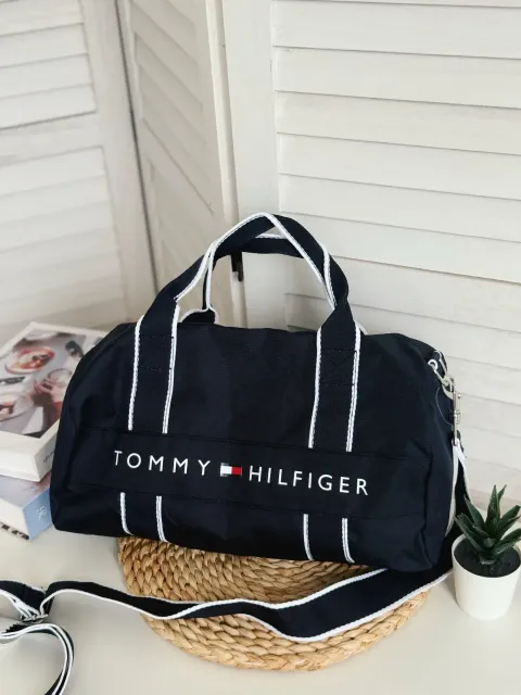 JuzBeauty_JuzBeautyMalaysia_JuzPretty_Authentic_Kbeauty_Malaysia_Skin_Care_Cosmetics_Jbeauty_Health_Care_korean_streetwear_US_Luxury_TOMMY HILFIGER DH98317307 Duffle Gym:travel Bag In Navy 旅行包6