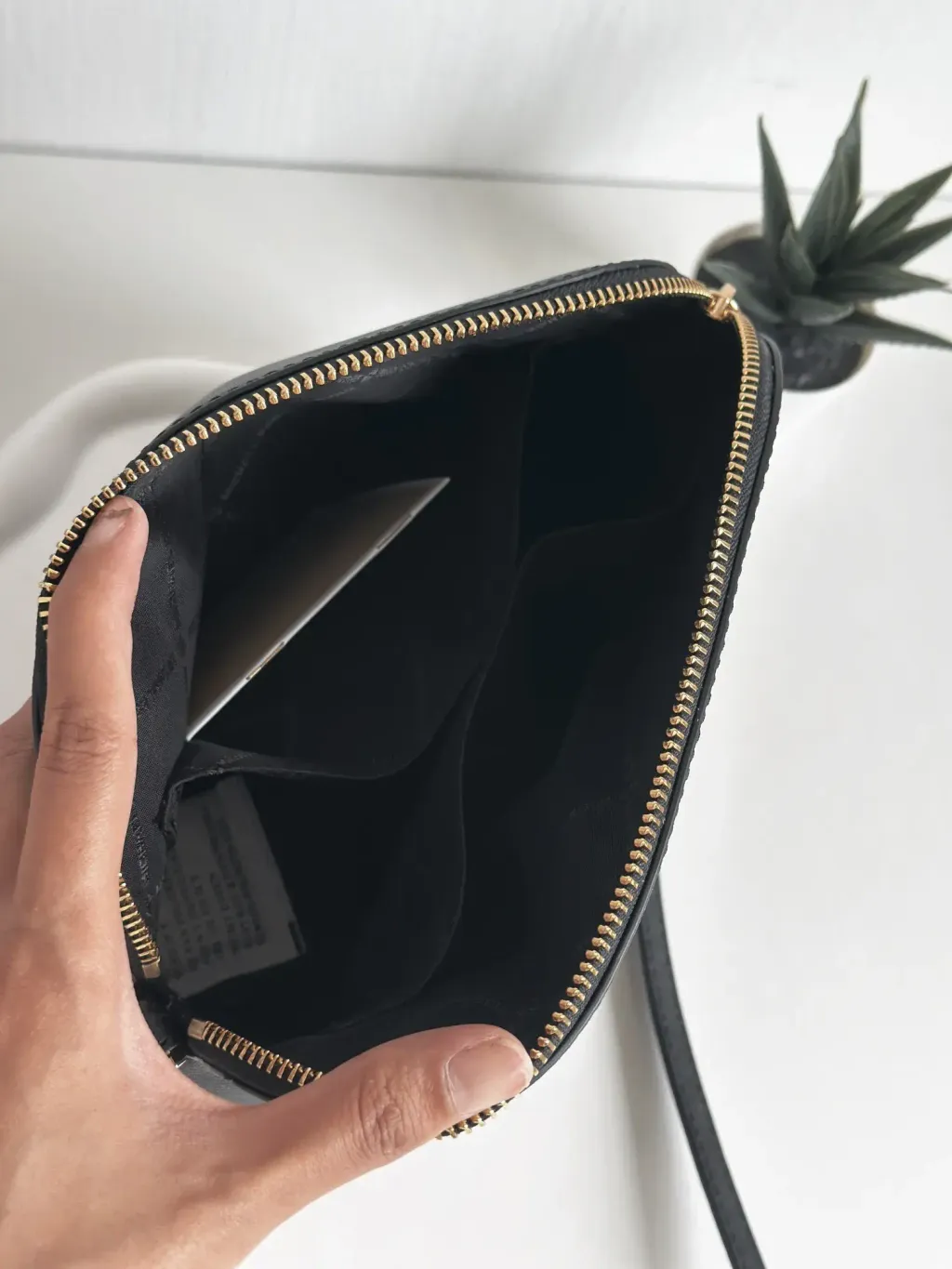 JuzBeauty_JuzBeautyMalaysia_JuzPretty_Authentic_Kbeauty_Malaysia_Skin_Care_Cosmetics_Jbeauty_Health_Care_korean_streetwear_US_Luxury_MICHAEL KORS 35F1GTVC6T Jet Set Travel Medium Dome Crossbody Bag 贝壳包6