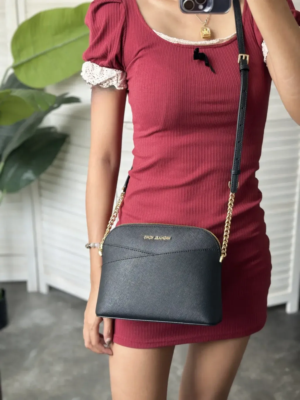 JuzBeauty_JuzBeautyMalaysia_JuzPretty_Authentic_Kbeauty_Malaysia_Skin_Care_Cosmetics_Jbeauty_Health_Care_korean_streetwear_US_Luxury_MICHAEL KORS 35F1GTVC6T Jet Set Travel Medium Dome Crossbody Bag 贝壳包4