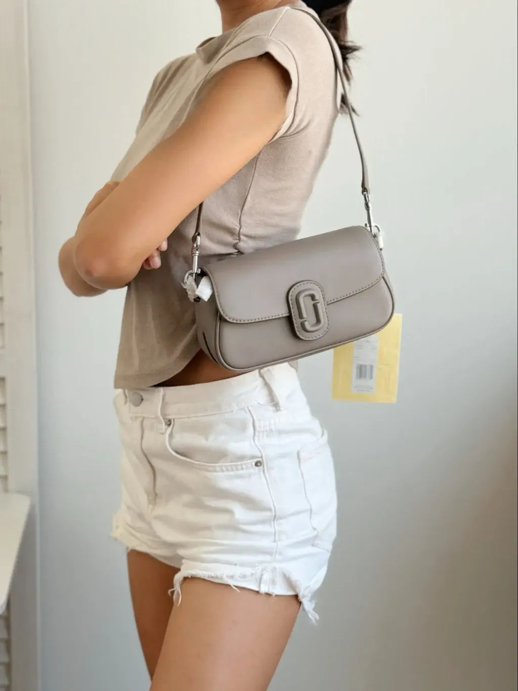 JuzBeauty_JuzBeautyMalaysia_JuzPretty_Authentic_Kbeauty_Malaysia_Skin_Care_Cosmetics_Jbeauty_Health_Care_korean_streetwear_US_Luxury_MARC JACOBS 2P4HSH035H023 The Clover Shoulder Bag In Cement 法棍包4