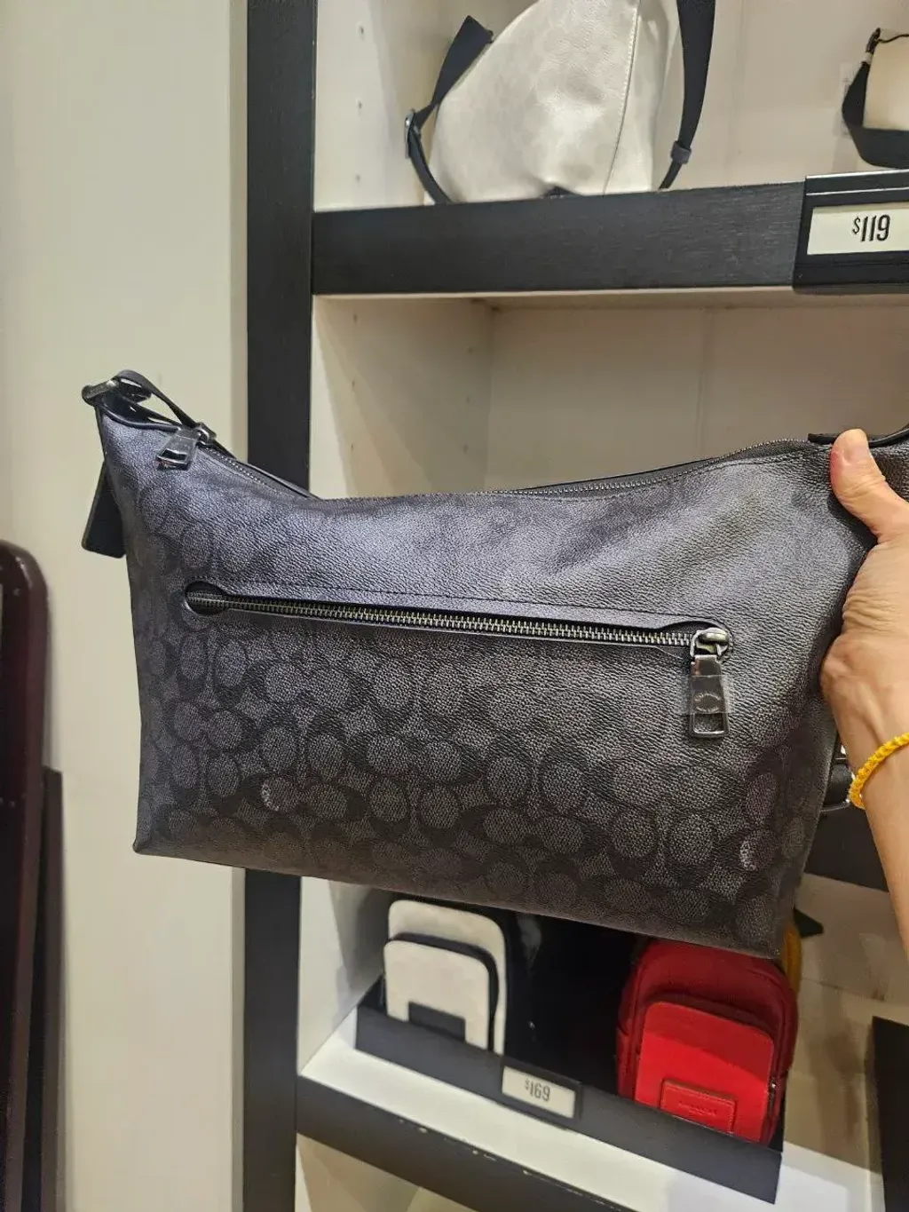 JuzBeauty_JuzBeautyMalaysia_JuzPretty_Authentic_Kbeauty_Malaysia_Skin_Care_Cosmetics_Jbeauty_Health_Care_korean_streetwear_US_Luxury_COACH CAJ91 Finn Crossbody Bag In Signature Canvas Charcoal Black 男款斜挎包6