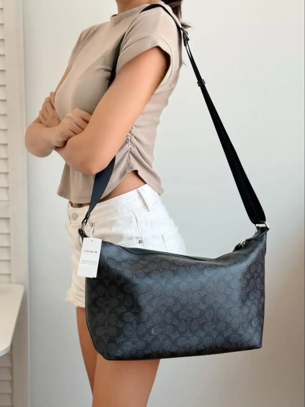 JuzBeauty_JuzBeautyMalaysia_JuzPretty_Authentic_Kbeauty_Malaysia_Skin_Care_Cosmetics_Jbeauty_Health_Care_korean_streetwear_US_Luxury_COACH CAJ91 Finn Crossbody Bag In Signature Canvas Charcoal Black 男款斜挎包1