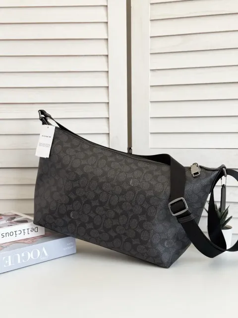 JuzBeauty_JuzBeautyMalaysia_JuzPretty_Authentic_Kbeauty_Malaysia_Skin_Care_Cosmetics_Jbeauty_Health_Care_korean_streetwear_US_Luxury_COACH CAJ91 Finn Crossbody Bag In Signature Canvas Charcoal Black 男款斜挎包4