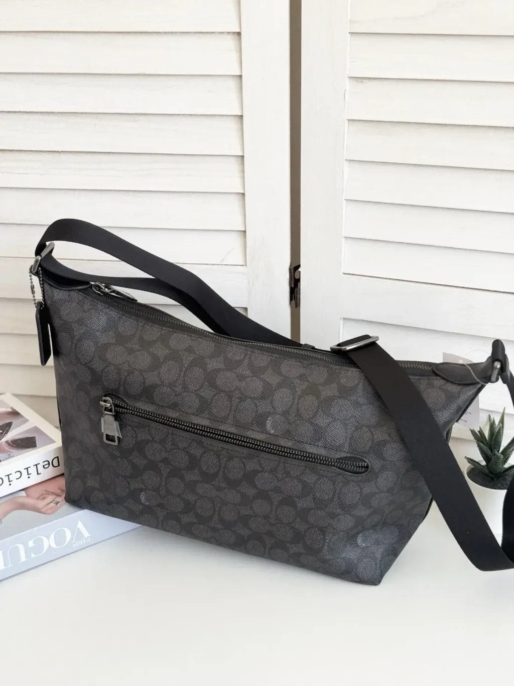 JuzBeauty_JuzBeautyMalaysia_JuzPretty_Authentic_Kbeauty_Malaysia_Skin_Care_Cosmetics_Jbeauty_Health_Care_korean_streetwear_US_Luxury_COACH CAJ91 Finn Crossbody Bag In Signature Canvas Charcoal Black 男款斜挎包3