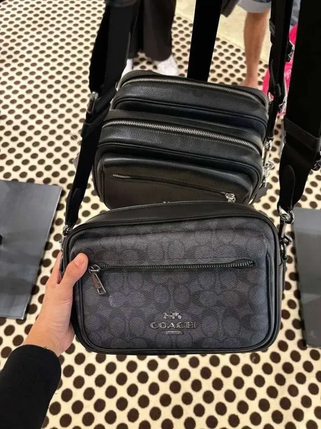 JuzBeauty_JuzBeautyMalaysia_JuzPretty_Authentic_Kbeauty_Malaysia_Skin_Care_Cosmetics_Jbeauty_Health_Care_korean_streetwear_US_Luxury_COACH CZ401 Elias Crossbody In Signature Canvas Qb Charcoal 男款相机包9