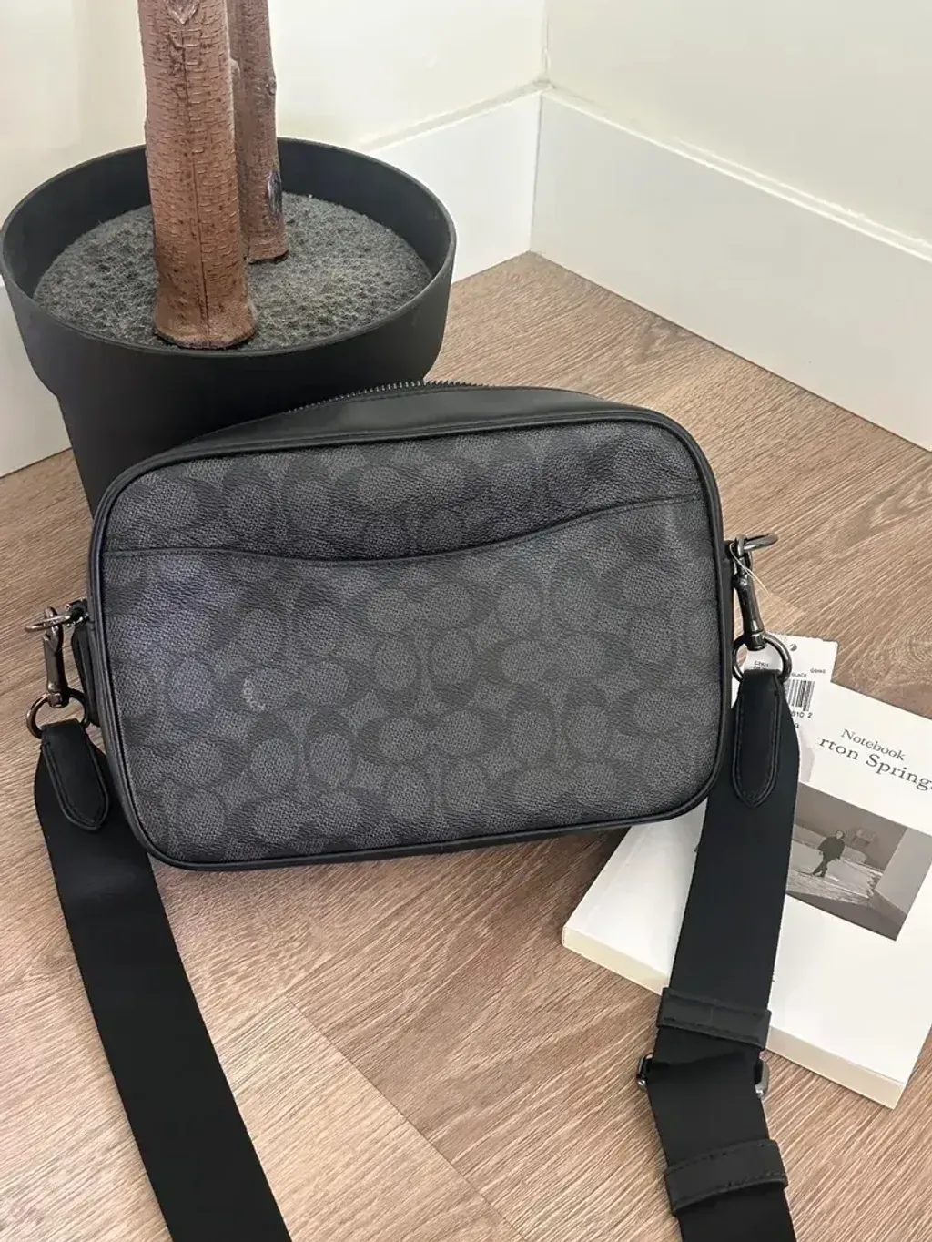 JuzBeauty_JuzBeautyMalaysia_JuzPretty_Authentic_Kbeauty_Malaysia_Skin_Care_Cosmetics_Jbeauty_Health_Care_korean_streetwear_US_Luxury_COACH CZ401 Elias Crossbody In Signature Canvas Qb Charcoal 男款相机包8