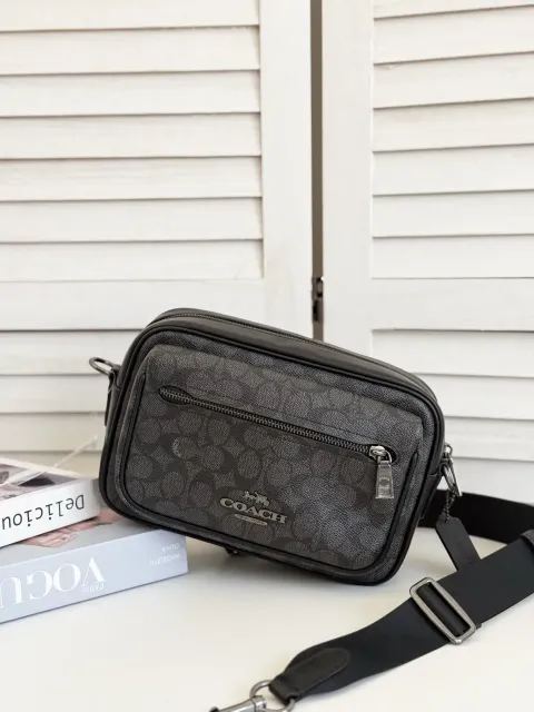 JuzBeauty_JuzBeautyMalaysia_JuzPretty_Authentic_Kbeauty_Malaysia_Skin_Care_Cosmetics_Jbeauty_Health_Care_korean_streetwear_US_Luxury_COACH CZ401 Elias Crossbody In Signature Canvas Qb Charcoal 男款相机包4