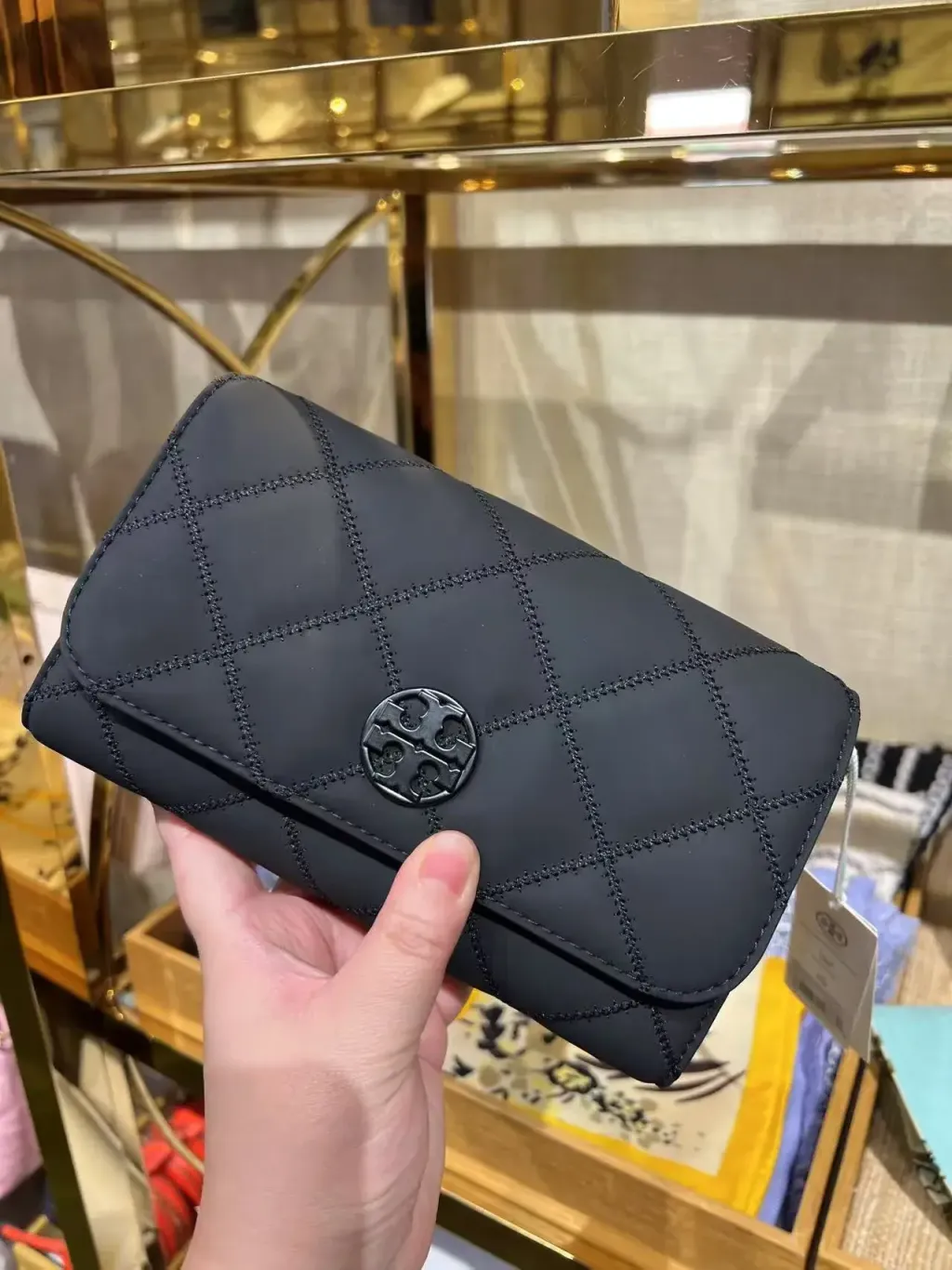 JuzBeauty_JuzBeautyMalaysia_JuzPretty_Authentic_Kbeauty_Malaysia_Skin_Care_Cosmetics_Jbeauty_Health_Care_korean_streetwear_US_Luxury_Tory Burch 150059 Willa Matte Chain Wallet in Black WOC 斜挎包8