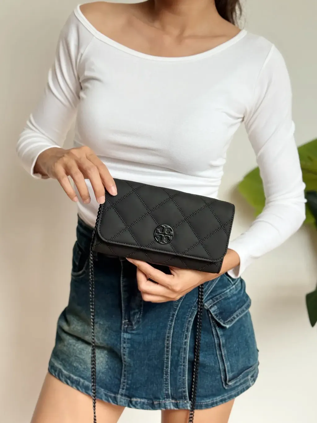 JuzBeauty_JuzBeautyMalaysia_JuzPretty_Authentic_Kbeauty_Malaysia_Skin_Care_Cosmetics_Jbeauty_Health_Care_korean_streetwear_US_Luxury_Tory Burch 150059 Willa Matte Chain Wallet in Black WOC 斜挎包4