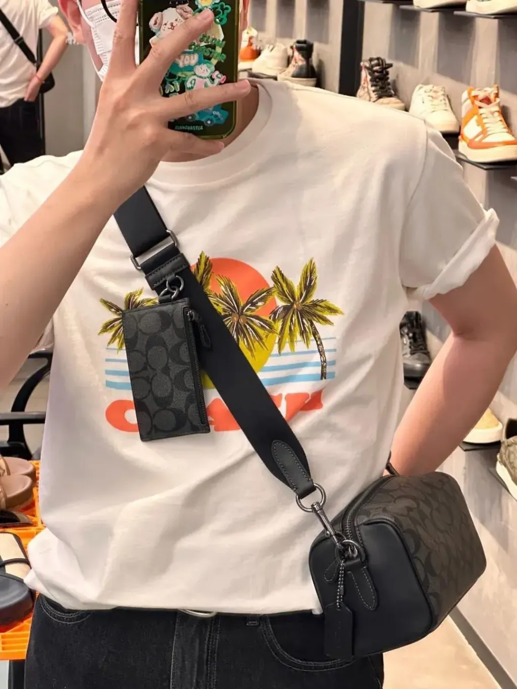 JuzBeauty_JuzBeautyMalaysia_JuzPretty_Authentic_Kbeauty_Malaysia_Skin_Care_Cosmetics_Jbeauty_Health_Care_korean_streetwear_US_Luxury_COACH CV762 Axel Crossbody In Signature Canvas In Qb:Charcoal 男款斜挎包9