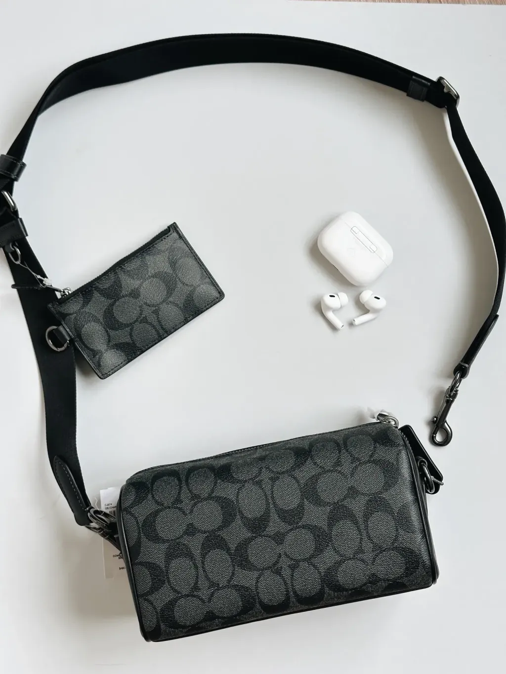 JuzBeauty_JuzBeautyMalaysia_JuzPretty_Authentic_Kbeauty_Malaysia_Skin_Care_Cosmetics_Jbeauty_Health_Care_korean_streetwear_US_Luxury_COACH CV762 Axel Crossbody In Signature Canvas In Qb:Charcoal 男款斜挎包4