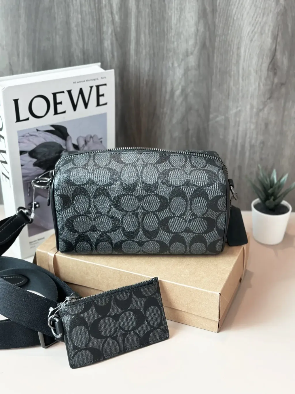 JuzBeauty_JuzBeautyMalaysia_JuzPretty_Authentic_Kbeauty_Malaysia_Skin_Care_Cosmetics_Jbeauty_Health_Care_korean_streetwear_US_Luxury_COACH CV762 Axel Crossbody In Signature Canvas In Qb:Charcoal 男款斜挎包13