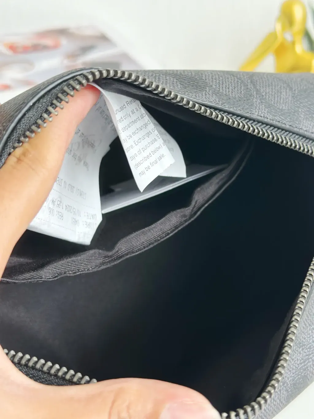 JuzBeauty_JuzBeautyMalaysia_JuzPretty_Authentic_Kbeauty_Malaysia_Skin_Care_Cosmetics_Jbeauty_Health_Care_korean_streetwear_US_Luxury_COACH CV762 Axel Crossbody In Signature Canvas In Qb:Charcoal 男款斜挎包2