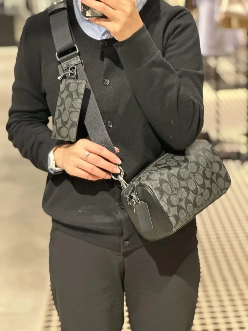 JuzBeauty_JuzBeautyMalaysia_JuzPretty_Authentic_Kbeauty_Malaysia_Skin_Care_Cosmetics_Jbeauty_Health_Care_korean_streetwear_US_Luxury_COACH CV762 Axel Crossbody In Signature Canvas In Qb:Charcoal 男款斜挎包7