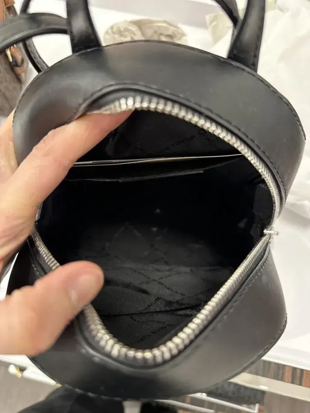 JuzBeauty_JuzBeautyMalaysia_JuzPretty_Authentic_Kbeauty_Malaysia_Skin_Care_Cosmetics_Jbeauty_Health_Care_korean_streetwear_US_Luxury_MICHAEL KORS 35T2S8TB1L Jaycee Mini Pebbled Leather Backpack In Black 迷你背包5