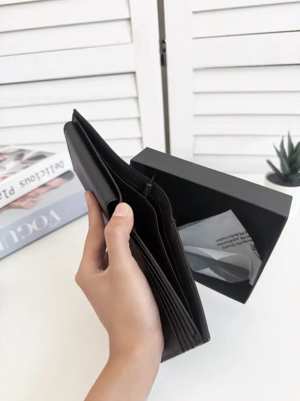 JuzBeauty_JuzBeautyMalaysia_JuzPretty_Authentic_Kbeauty_Malaysia_Skin_Care_Cosmetics_Jbeauty_Health_Care_korean_streetwear_US_Luxury_CALVIN KLEIN SP40603827 Men Wallet In Black 男款钱包1