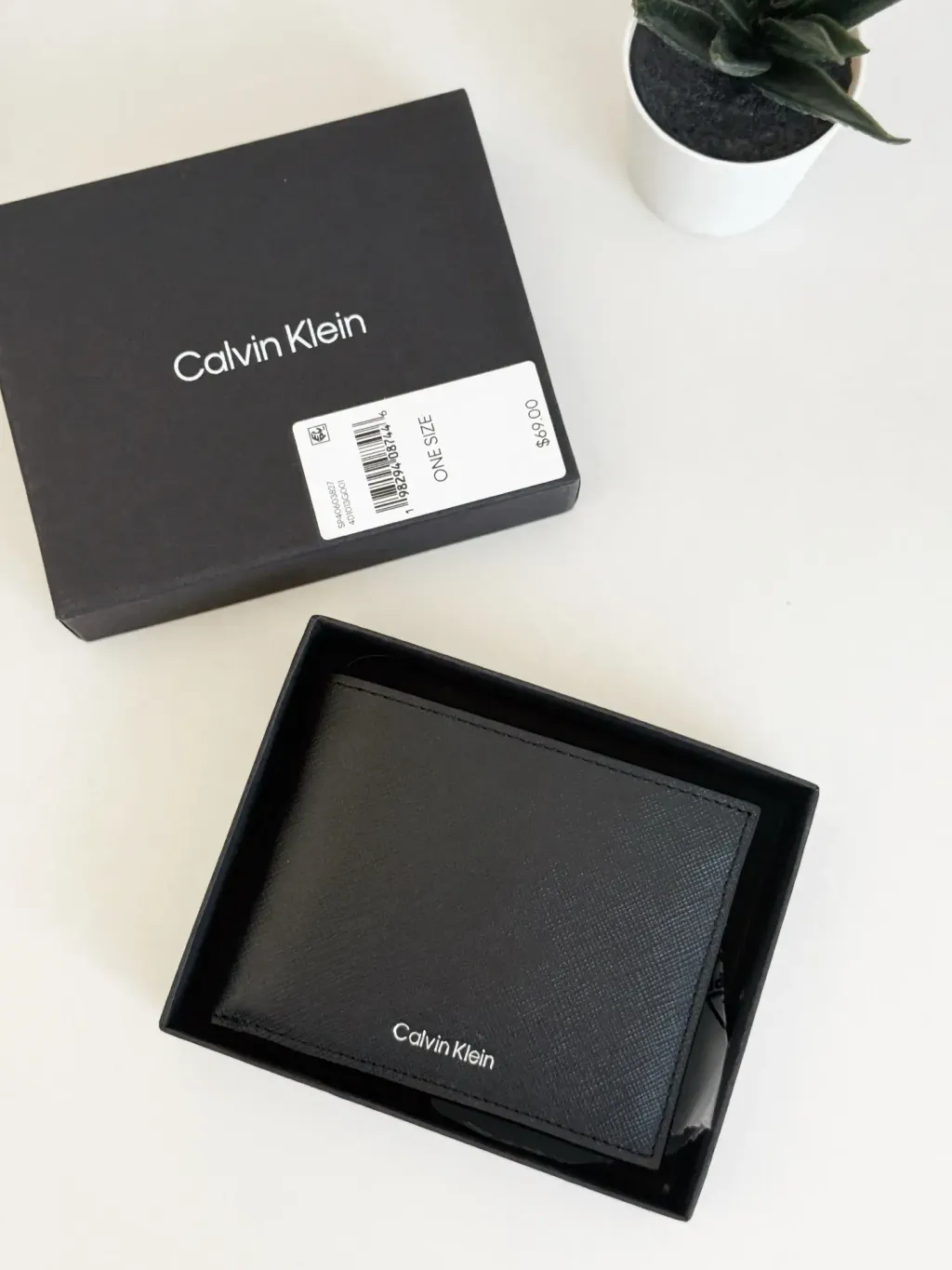 JuzBeauty_JuzBeautyMalaysia_JuzPretty_Authentic_Kbeauty_Malaysia_Skin_Care_Cosmetics_Jbeauty_Health_Care_korean_streetwear_US_Luxury_CALVIN KLEIN SP40603827 Men Wallet In Black 男款钱包5