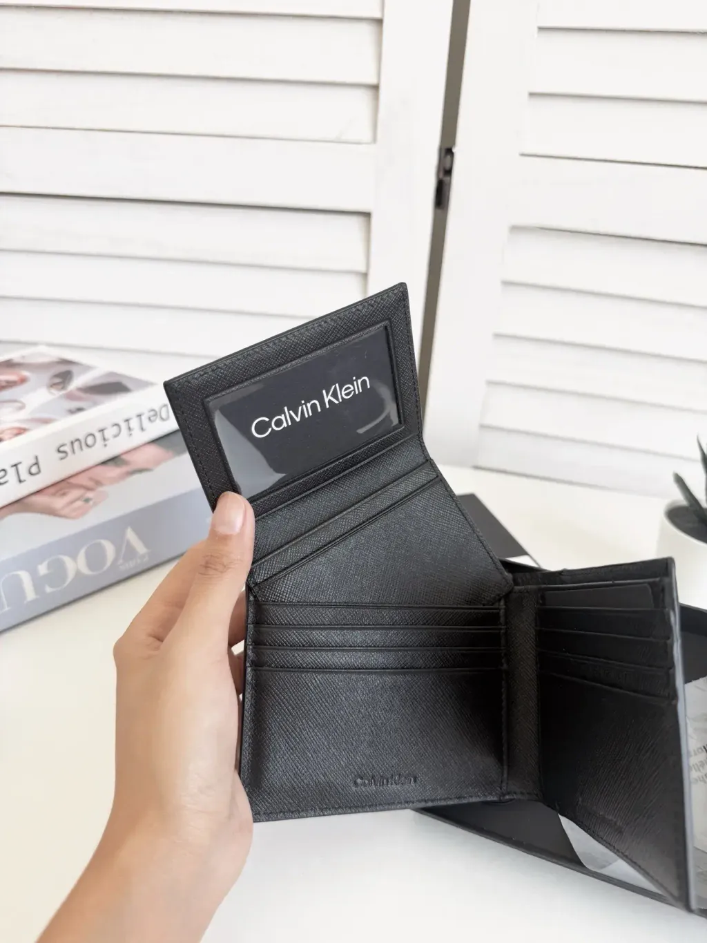 JuzBeauty_JuzBeautyMalaysia_JuzPretty_Authentic_Kbeauty_Malaysia_Skin_Care_Cosmetics_Jbeauty_Health_Care_korean_streetwear_US_Luxury_CALVIN KLEIN SP40603827 Men Wallet In Black 男款钱包3
