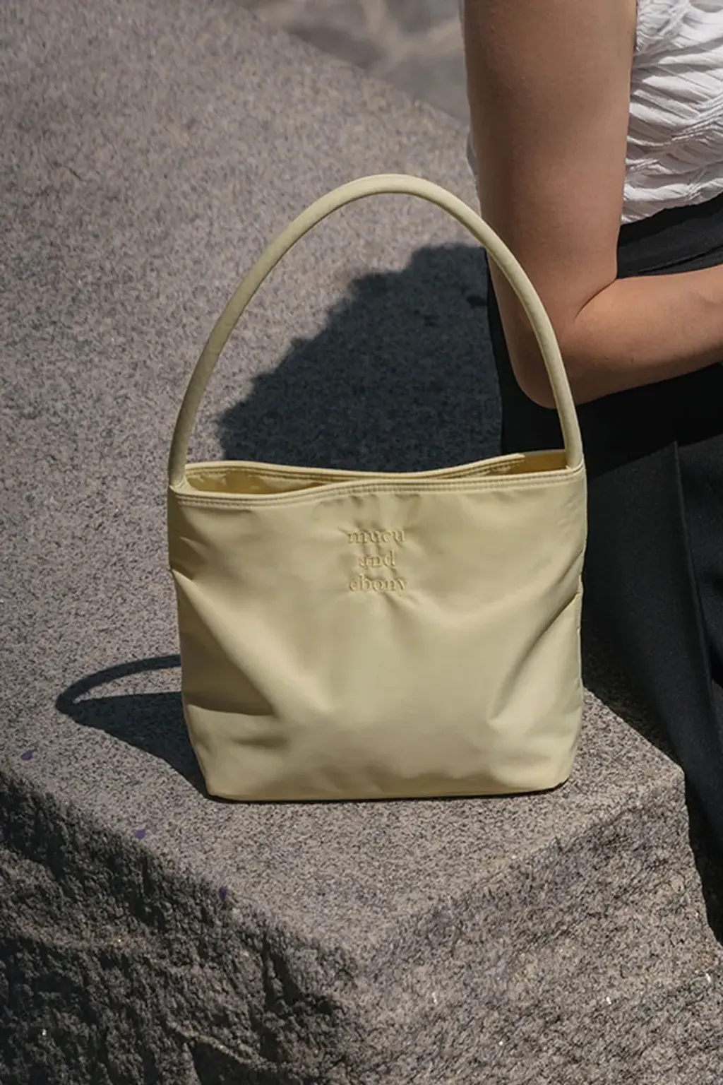 JuzBeauty-JuzBeautyMalaysia-JuzPretty-Authentic-Kbeauty-Malaysia-Skin-Care-Cosmetics-Jbeauty-Health-Care-korean-streetwear-MUCU AND EBONY Nearest Bag 两用尼龙包1