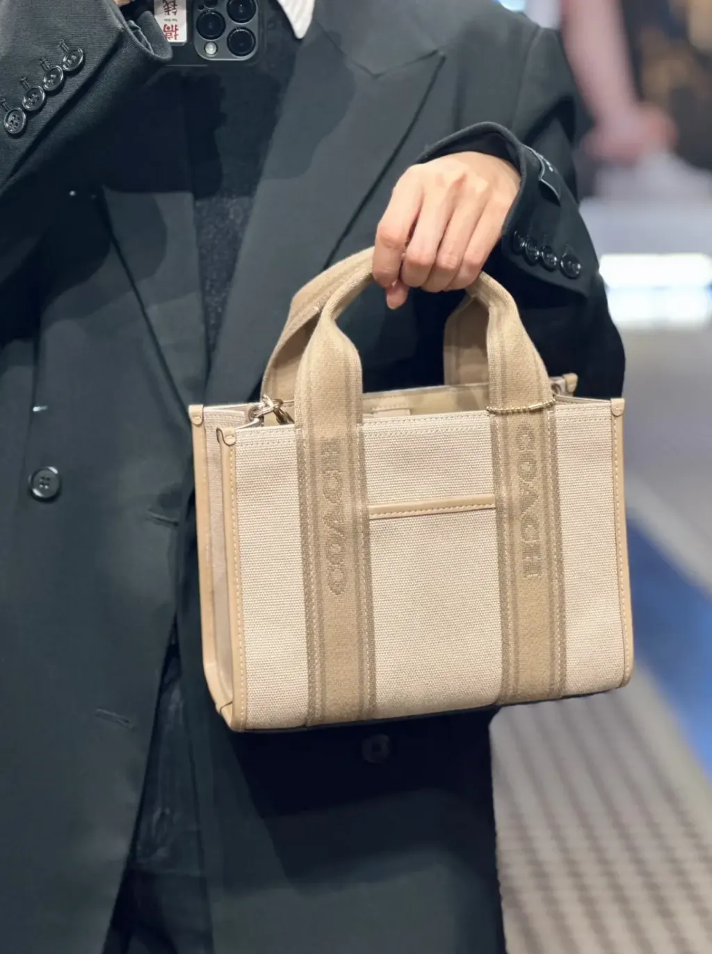 JuzBeauty_JuzBeautyMalaysia_JuzPretty_Authentic_Kbeauty_Malaysia_Skin_Care_Cosmetics_Jbeauty_Health_Care_korean_streetwear_US_Luxury_COACH CAK94 Smith Tote Bag 24 In Dark Natural Multi 托特包5.webp