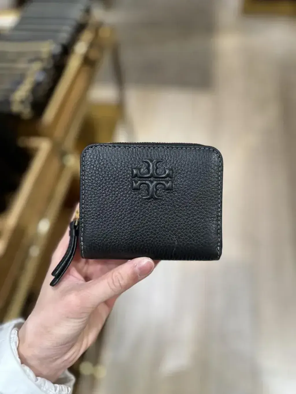 JuzBeauty_JuzBeautyMalaysia_JuzPretty_Authentic_Kbeauty_Malaysia_Skin_Care_Cosmetics_Jbeauty_Health_Care_korean_streetwear_US_Luxury_TORY BURCH 146463 Thea Bifold Wallet In Black 钱包8