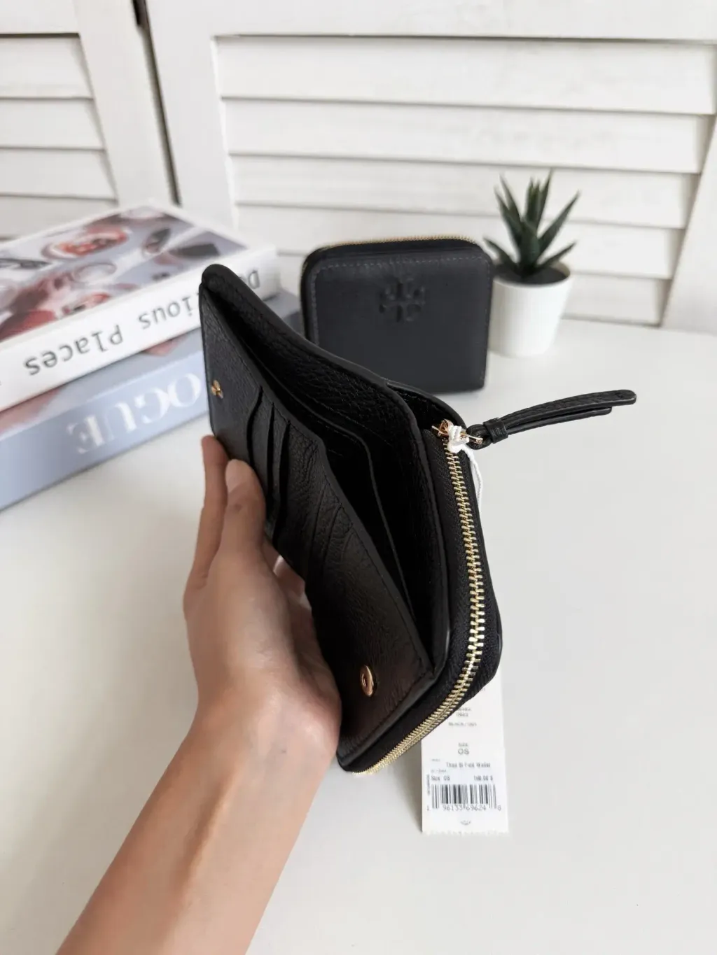 JuzBeauty_JuzBeautyMalaysia_JuzPretty_Authentic_Kbeauty_Malaysia_Skin_Care_Cosmetics_Jbeauty_Health_Care_korean_streetwear_US_Luxury_TORY BURCH 146463 Thea Bifold Wallet In Black 钱包1