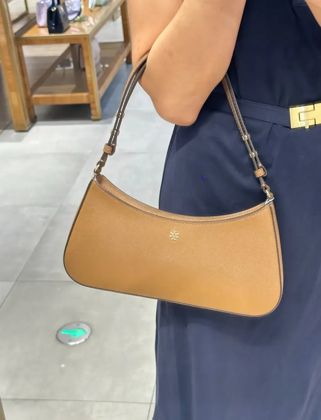 JuzBeauty_JuzBeautyMalaysia_JuzPretty_Authentic_Kbeauty_Malaysia_Skin_Care_Cosmetics_Jbeauty_Health_Care_korean_streetwear_US_Luxury_TORY BURCH 171577 Emerson Shoulder Bag In Moose 腋下包8
