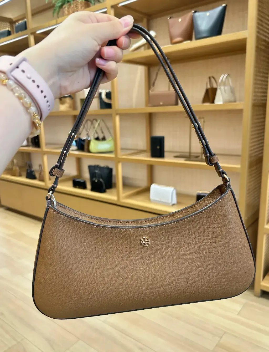 JuzBeauty_JuzBeautyMalaysia_JuzPretty_Authentic_Kbeauty_Malaysia_Skin_Care_Cosmetics_Jbeauty_Health_Care_korean_streetwear_US_Luxury_TORY BURCH 171577 Emerson Shoulder Bag In Moose 腋下包11