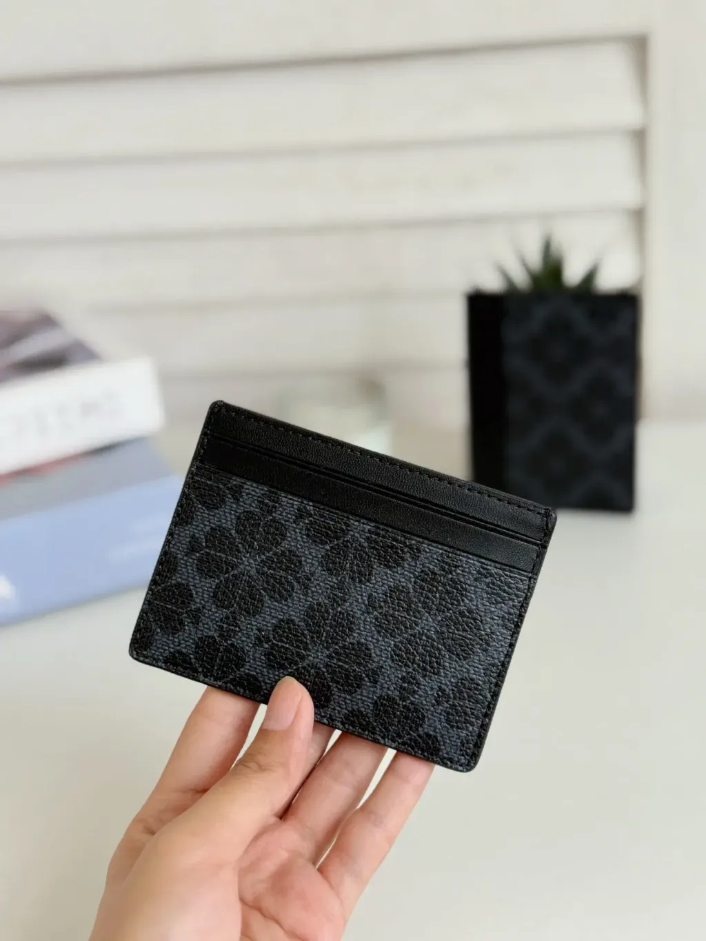 JuzBeauty_JuzBeautyMalaysia_JuzPretty_Authentic_Kbeauty_Malaysia_Skin_Care_Cosmetics_Jbeauty_Health_Care_korean_streetwear_US_Luxury_KATE SPADE KI371 Spade Flower Small Slim Card Holder In Black 女款卡包3