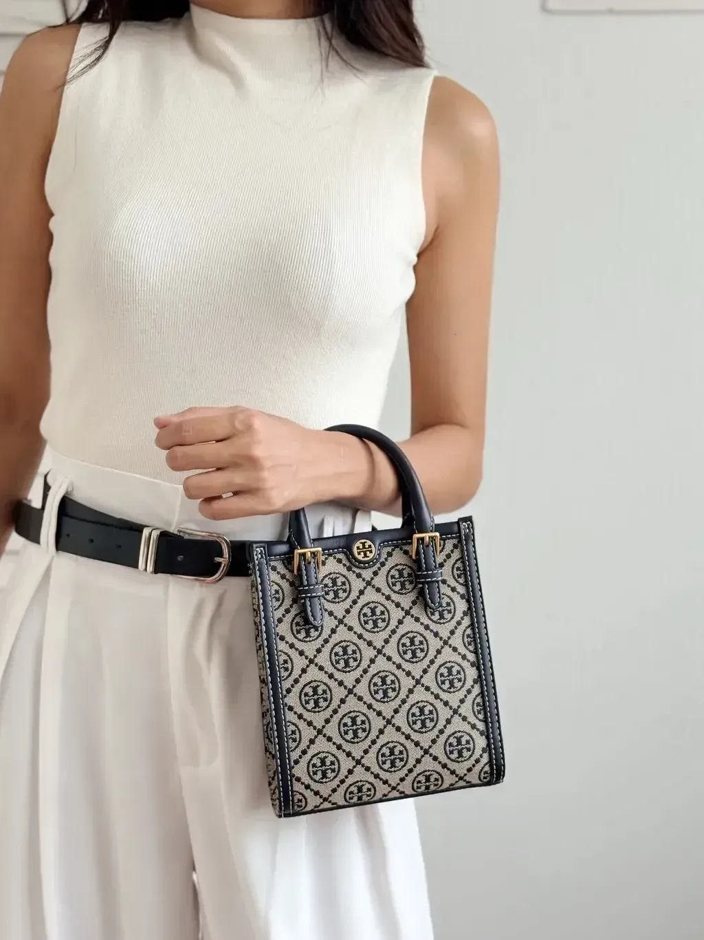 JuzBeauty_JuzBeautyMalaysia_JuzPretty_Authentic_Kbeauty_Malaysia_Skin_Care_Cosmetics_Jbeauty_Health_Care_korean_streetwear_US_Luxury_TORY BURCH 87146 T Monogram Jacquard Mini Tote Bag In Navy 托特包1