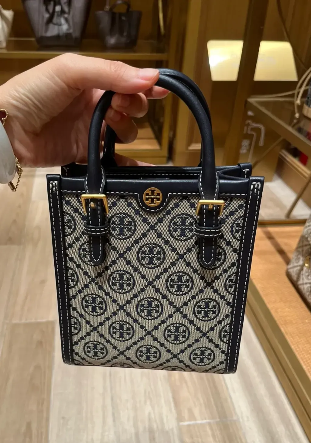 JuzBeauty_JuzBeautyMalaysia_JuzPretty_Authentic_Kbeauty_Malaysia_Skin_Care_Cosmetics_Jbeauty_Health_Care_korean_streetwear_US_Luxury_TORY BURCH 87146 T Monogram Jacquard Mini Tote Bag In Navy 托特包17
