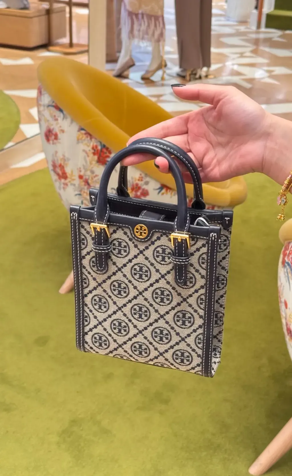 JuzBeauty_JuzBeautyMalaysia_JuzPretty_Authentic_Kbeauty_Malaysia_Skin_Care_Cosmetics_Jbeauty_Health_Care_korean_streetwear_US_Luxury_TORY BURCH 87146 T Monogram Jacquard Mini Tote Bag In Navy 托特包16