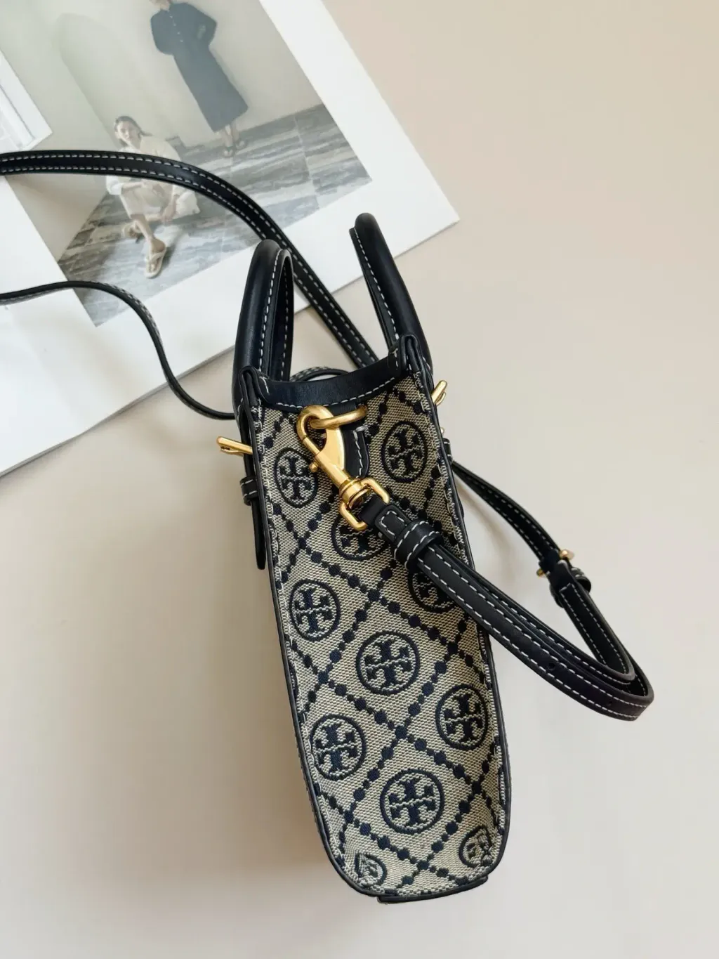 JuzBeauty_JuzBeautyMalaysia_JuzPretty_Authentic_Kbeauty_Malaysia_Skin_Care_Cosmetics_Jbeauty_Health_Care_korean_streetwear_US_Luxury_TORY BURCH 87146 T Monogram Jacquard Mini Tote Bag In Navy 托特包7