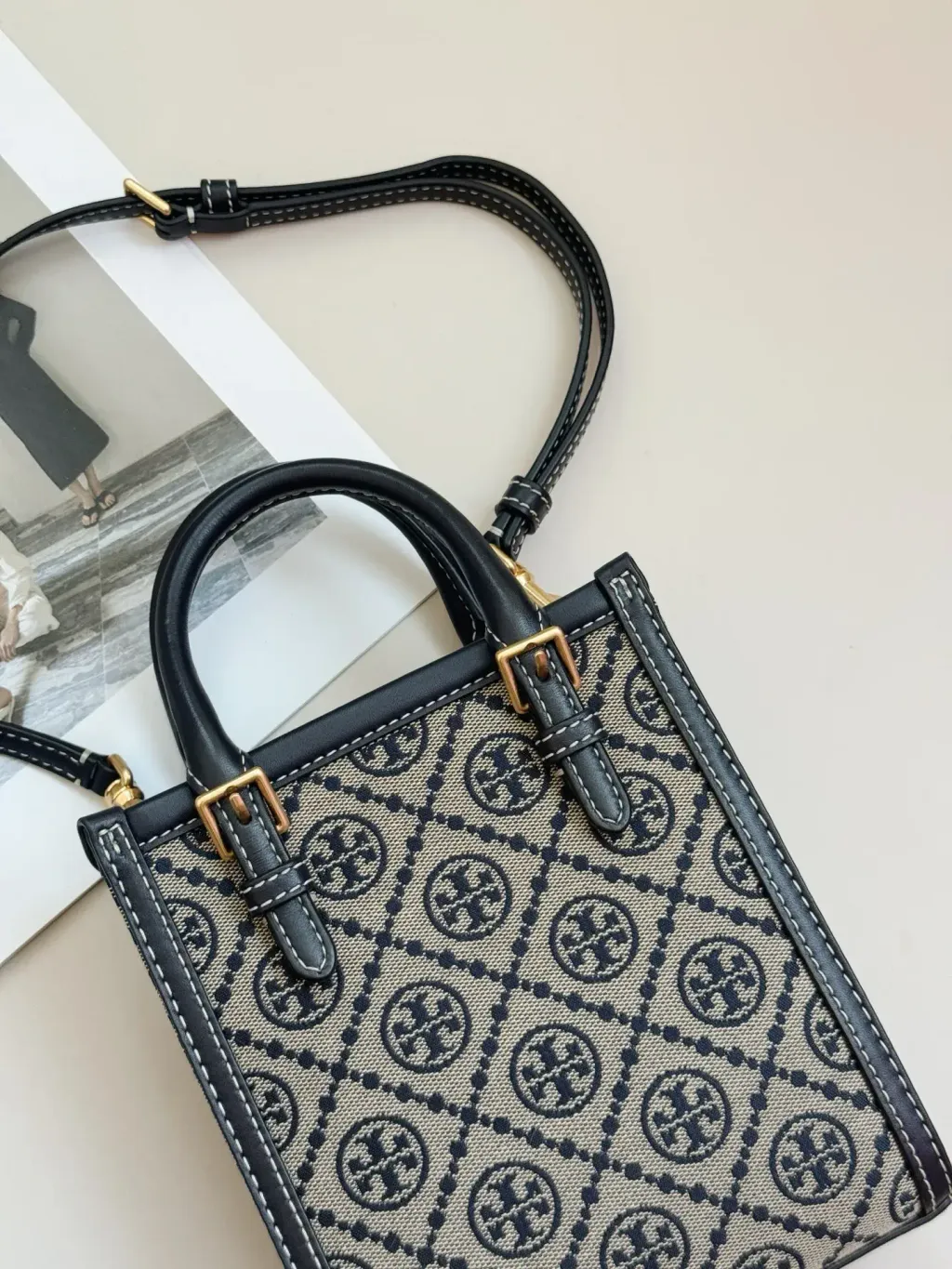 JuzBeauty_JuzBeautyMalaysia_JuzPretty_Authentic_Kbeauty_Malaysia_Skin_Care_Cosmetics_Jbeauty_Health_Care_korean_streetwear_US_Luxury_TORY BURCH 87146 T Monogram Jacquard Mini Tote Bag In Navy 托特包8